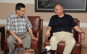 Belediye Başkanımız Cengiz Ergün`ü dernek üyelerimizin ziyareti sırasında çekilen resim.